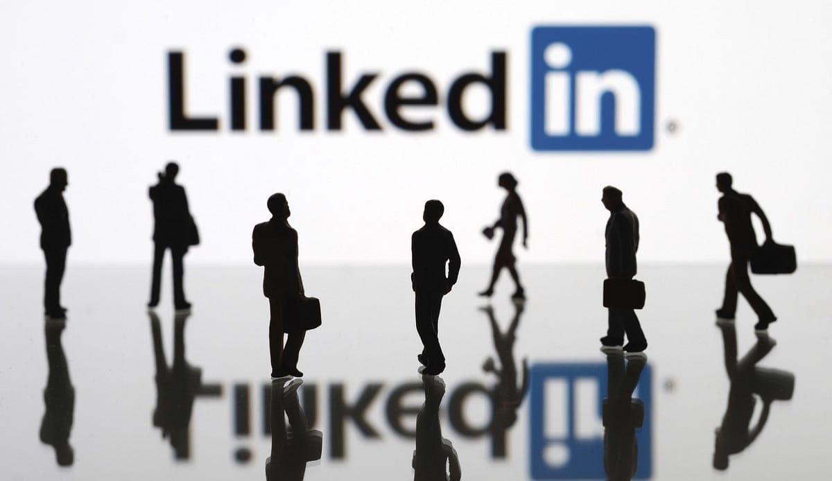 13 Effective LinkedIn Posting Strategies to Grow Your Network with Purpose